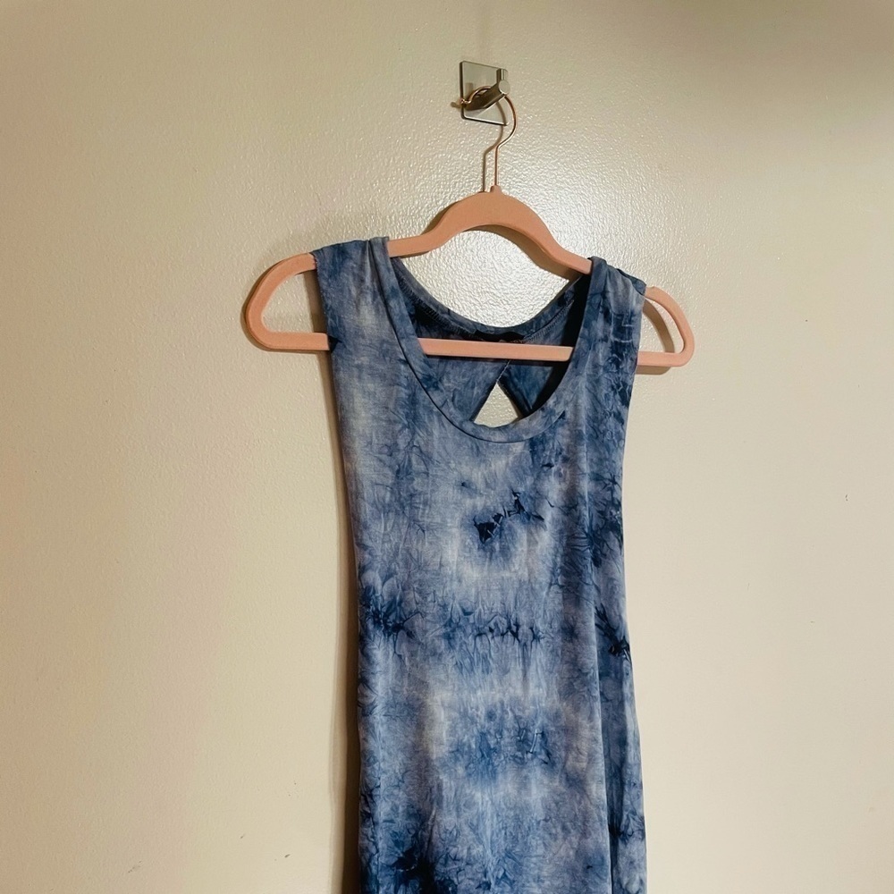 INTERI Open Back Pattern Gym Top - Picture 10 of 10
